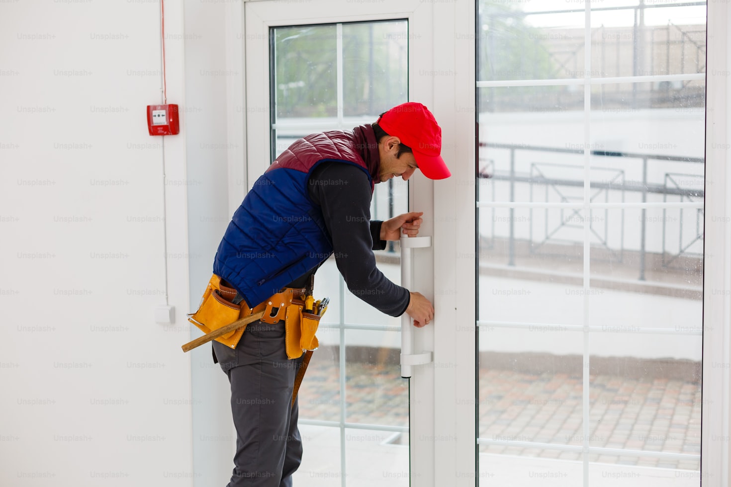Read more about the article Emergency glass replacement in North York